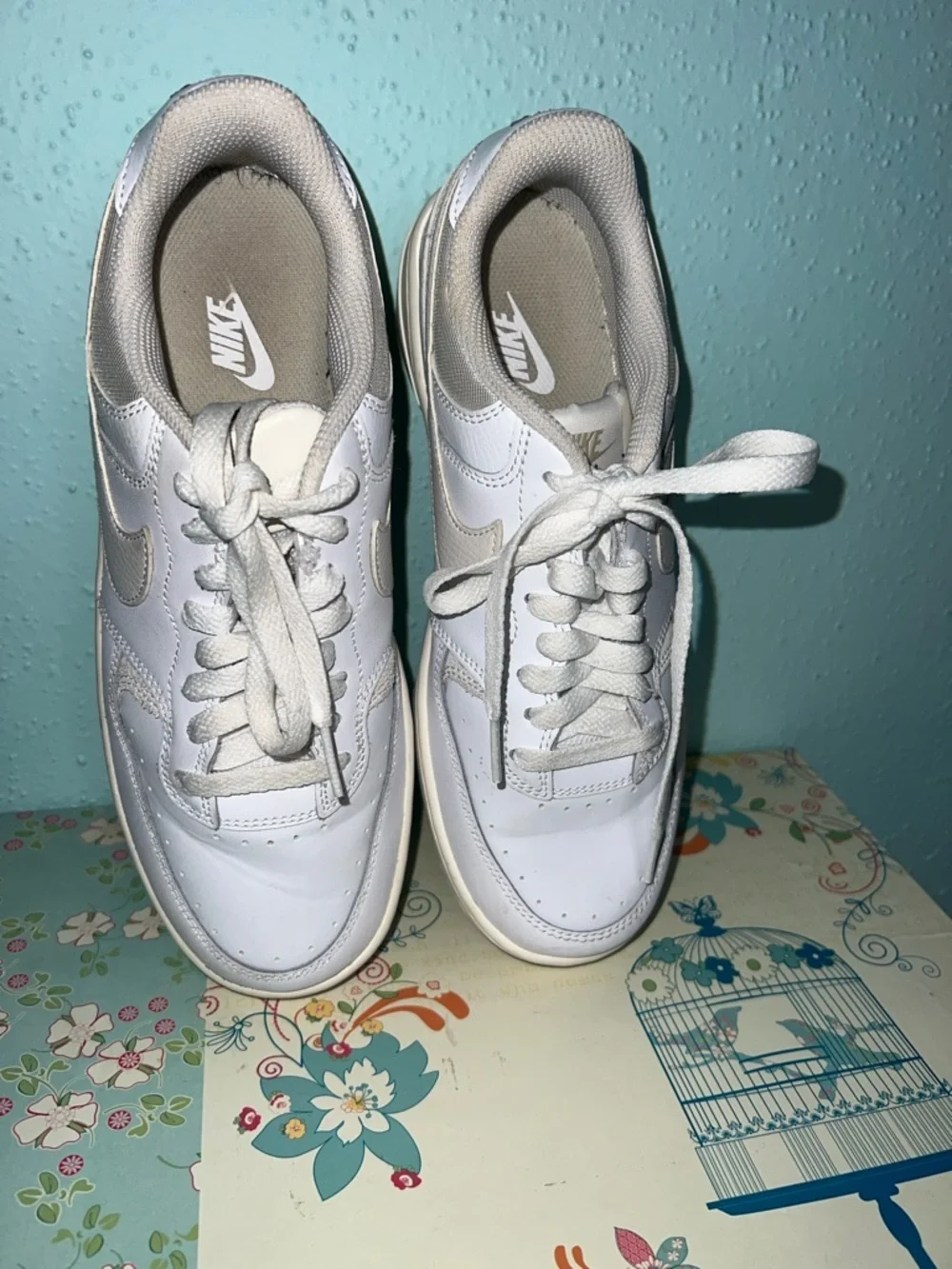 Nike Tennis Shoes - Picture 4 of 7